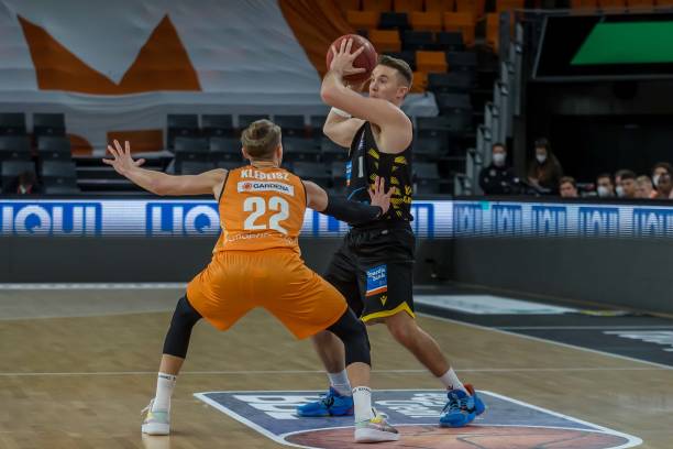 更是对其耐 更是对其耐